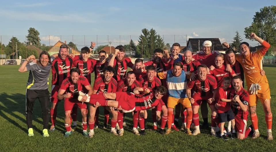 BAJNOK A VECSÉSI FC- TRIPLEX TARGO